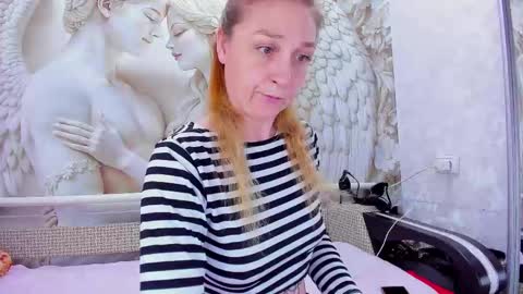 Snapshot of honey_rabbits chatting on 02-08-26, 10:07 CHRISTIE and HERALD online show from 02-08-26, 10:07