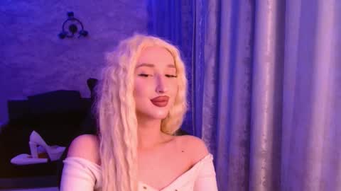 Snapshot of honey_sunset chatting on 12-20-25, 11:12 honey_sunset online show from 12-20-25, 11:12