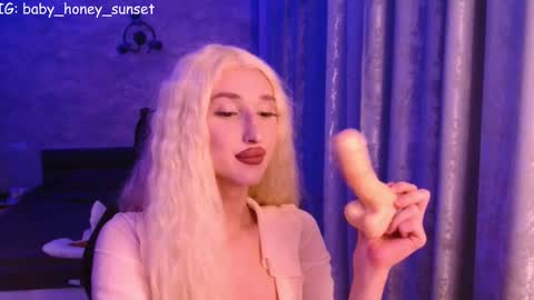 Snapshot of honey_sunset chatting on 02-07-26, 09:07 honey_sunset online show from 02-07-26, 09:07