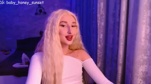 Snapshot of honey_sunset chatting on 02-26-26, 07:35 honey_sunset online show from 02-26-26, 07:35