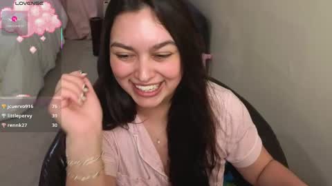 Snapshot of honey_tia chatting on 05-16-26, 12:40 Tia online show from 05-16-26, 12:40