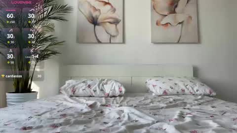 Mia online show from 03-26-26, 02:06