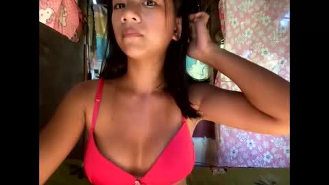 Snapshot of honeybabe12xx chatting on 06-08-26, 05:52 honeybabe12xx online show from 06-08-26, 05:52