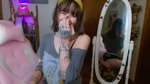 Honey Bee online show from 01-28-25, 08:47