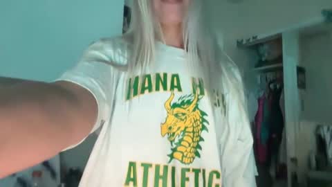 Snapshot of honeybun_z chatting on 09-27-25, 08:58 honeybun_z online show from 09-27-25, 08:58