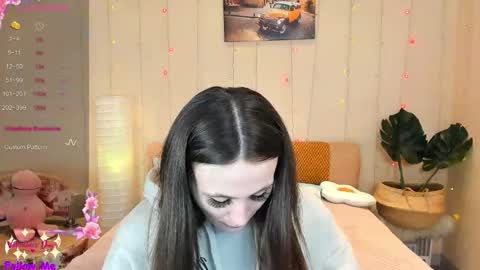 Snapshot of honeybuns_lizzy chatting on 02-16-26, 12:18 Lizzy online show from 02-16-26, 12:18