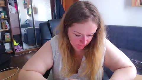 Snapshot of honeydewmolly chatting on 04-01-26, 11:11 HoneydewMolly online show from 04-01-26, 11:11