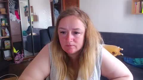 Snapshot of honeydewmolly chatting on 04-02-26, 12:03 HoneydewMolly online show from 04-02-26, 12:03