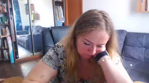 Snapshot of honeydewmolly chatting on 05-23-26, 11:25 HoneydewMolly online show from 05-23-26, 11:25