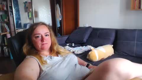 Snapshot of honeydewmolly chatting on 05-25-26, 08:53 HoneydewMolly online show from 05-25-26, 08:53