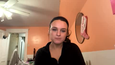 Snapshot of honeydrippinbunny chatting on 02-15-26, 02:52 HoneyDrippinBunny online show from 02-15-26, 02:52
