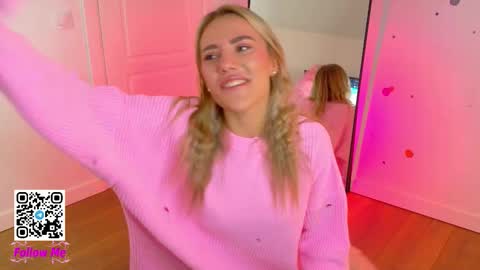 Snapshot of honeyjohansson_ chatting on 09-22-25, 03:36 Alina online show from 09-22-25, 03:36