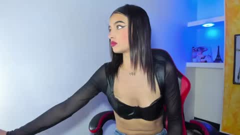 Snapshot of honeyluxe_ chatting on 06-22-26, 09:01 HONEY LUXE online show from 06-22-26, 09:01