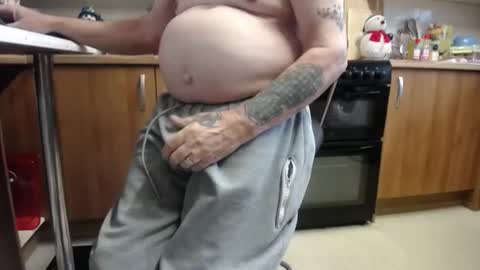 honeymaster290 online show from 12-16-25, 02:55