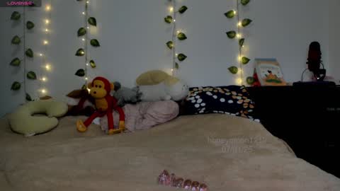 Snapshot of honeymoon1212 chatting on 01-09-25, 02:11 Mila K online show from 01-09-25, 02:11