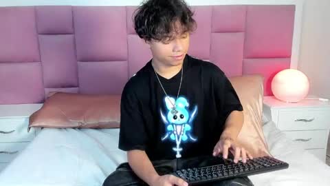 Snapshot of honeymoon_sariel chatting on 05-11-26, 02:01 honeymoon_sariel online show from 05-11-26, 02:01