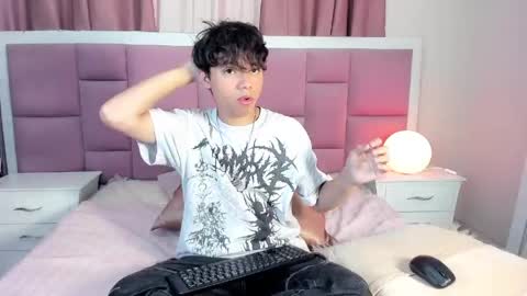Snapshot of honeymoon_sariel chatting on 05-15-26, 01:29 honeymoon_sariel online show from 05-15-26, 01:29
