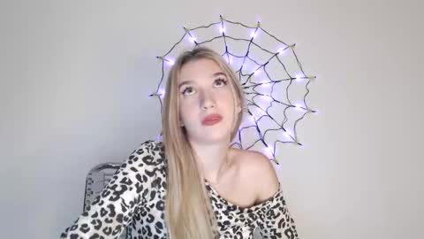 honeyveil online show from 10-22-25, 01:55