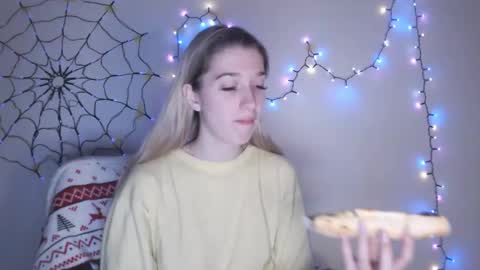 honeyveil online show from 12-05-25, 02:25