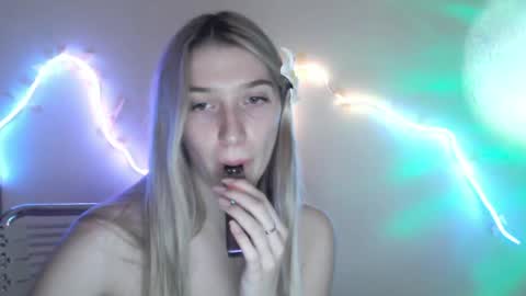 honeyveil online show from 05-29-26, 01:20
