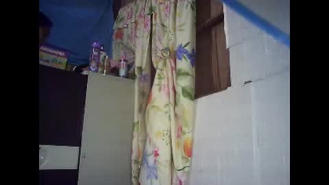 Snapshot of honeyvonz chatting on 03-15-26, 01:55 Merry online show from 03-15-26, 01:55