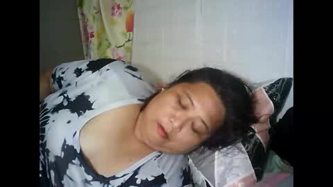 Snapshot of honeyvonz chatting on 04-04-26, 10:07 Merry online show from 04-04-26, 10:07