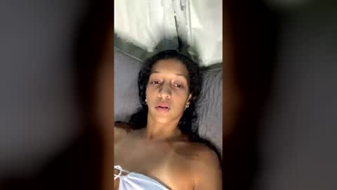 Snapshot of honeyxgirl chatting on 01-07-26, 12:24 honeyxgirl online show from 01-07-26, 12:24