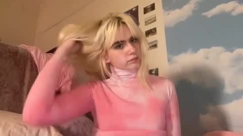 Snapshot of honeyxlimbed chatting on 01-12-25, 07:21 Emi Rose online show from 01-12-25, 07:21