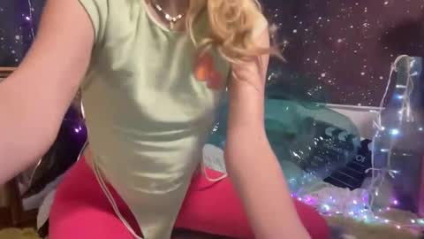 Snapshot of honeyxlimbed chatting on 02-02-25, 04:59 Emi Rose online show from 02-02-25, 04:59