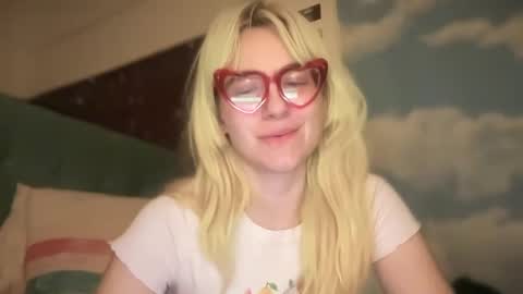 Snapshot of honeyxlimbed chatting on 09-12-25, 07:30 Emi Rose online show from 09-12-25, 07:30