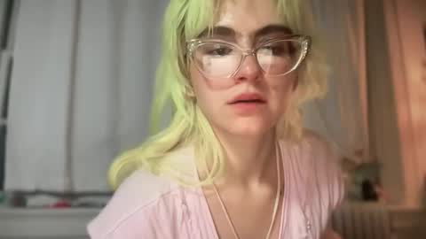 Snapshot of honeyxlimbed chatting on 11-13-25, 05:39 Emi Rose online show from 11-13-25, 05:39