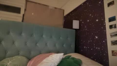 Snapshot of honeyxlimbed chatting on 11-24-25, 07:08 Emi Rose online show from 11-24-25, 07:08