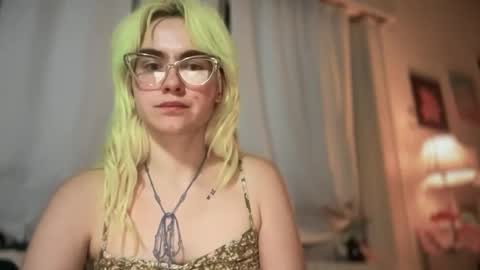 Snapshot of honeyxlimbed chatting on 11-25-25, 07:19 Emi Rose online show from 11-25-25, 07:19