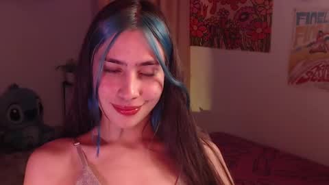 Snapshot of honeyypeaach chatting on 12-12-24, 01:32    online show from 12-12-24, 01:32