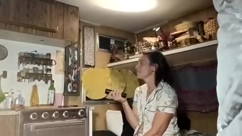 Snapshot of hoodoou chatting on 12-20-25, 05:03 hoodoou online show from 12-20-25, 05:03