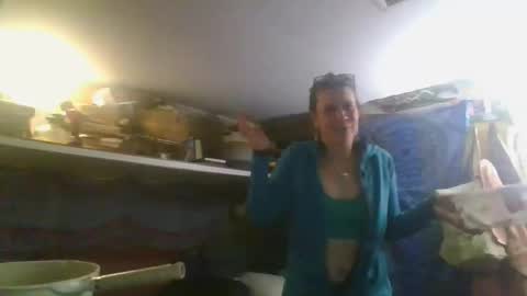 Snapshot of hoodoou chatting on 01-13-26, 02:28 hoodoou online show from 01-13-26, 02:28