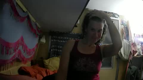 Snapshot of hoodoou chatting on 02-16-26, 03:13 hoodoou online show from 02-16-26, 03:13