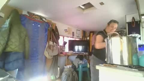 Snapshot of hoodoou chatting on 02-17-26, 08:26 hoodoou online show from 02-17-26, 08:26