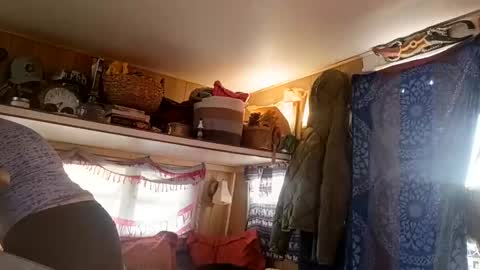 Snapshot of hoodoou chatting on 03-12-26, 12:28 hoodoou online show from 03-12-26, 12:28