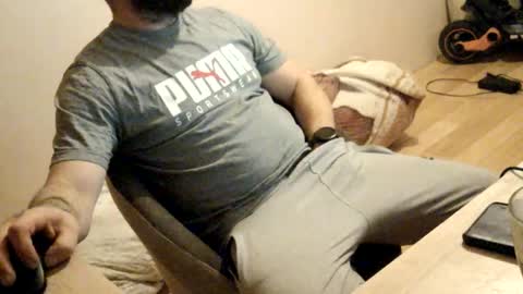 Snapshot of hoops891 chatting on 10-04-25, 08:29 Hoops891 online show from 10-04-25, 08:29