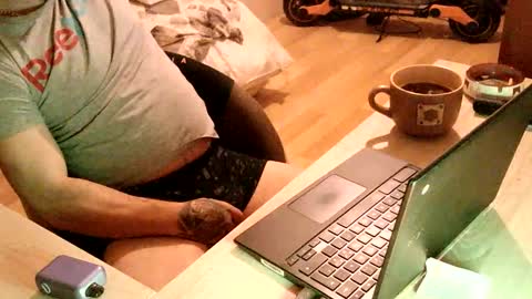 Snapshot of hoops891 chatting on 10-12-25, 08:30 Hoops891 online show from 10-12-25, 08:30