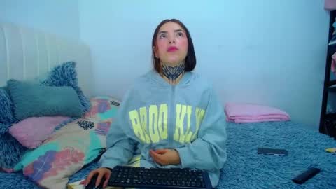 Snapshot of hoot_alicee chatting on 04-27-26, 08:40 ONLYFANS online show from 04-27-26, 08:40