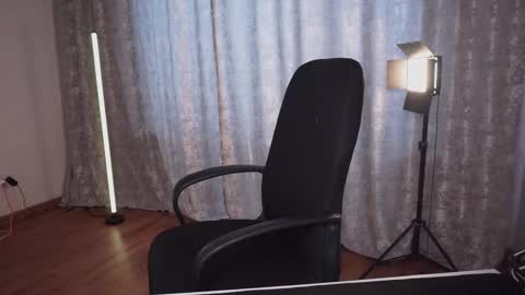 Snapshot of hoot_owl_cb chatting on 03-10-26, 02:16 Karina online show from 03-10-26, 02:16