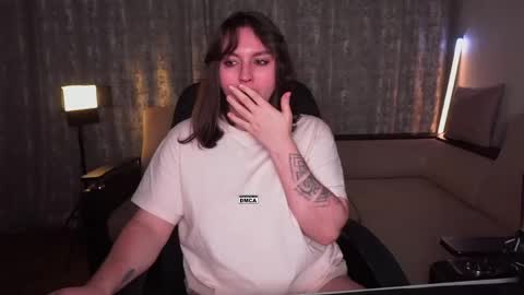 Snapshot of hoot_owl_cb chatting on 05-05-26, 03:20 Karina online show from 05-05-26, 03:20