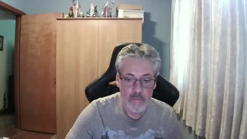 Snapshot of horndoggyx1 chatting on 06-06-26, 04:23 horndoggy online show from 06-06-26, 04:23