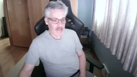 Snapshot of horndoggyx1 chatting on 06-08-26, 08:31 horndoggy online show from 06-08-26, 08:31