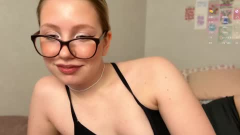 Snapshot of horney_audrey chatting on 01-22-25, 03:52 Audrey online show from 01-22-25, 03:52