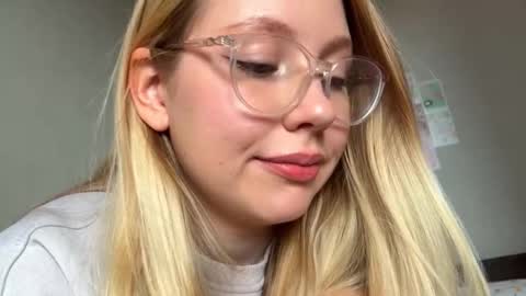 Snapshot of horney_audrey chatting on 09-15-25, 02:44 Audrey online show from 09-15-25, 02:44