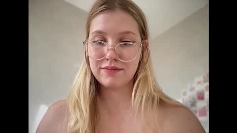 Snapshot of horney_audrey chatting on 09-27-25, 02:38 Audrey online show from 09-27-25, 02:38