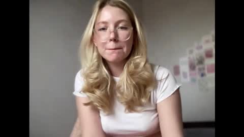 Snapshot of horney_audrey chatting on 09-29-25, 02:49 Audrey online show from 09-29-25, 02:49